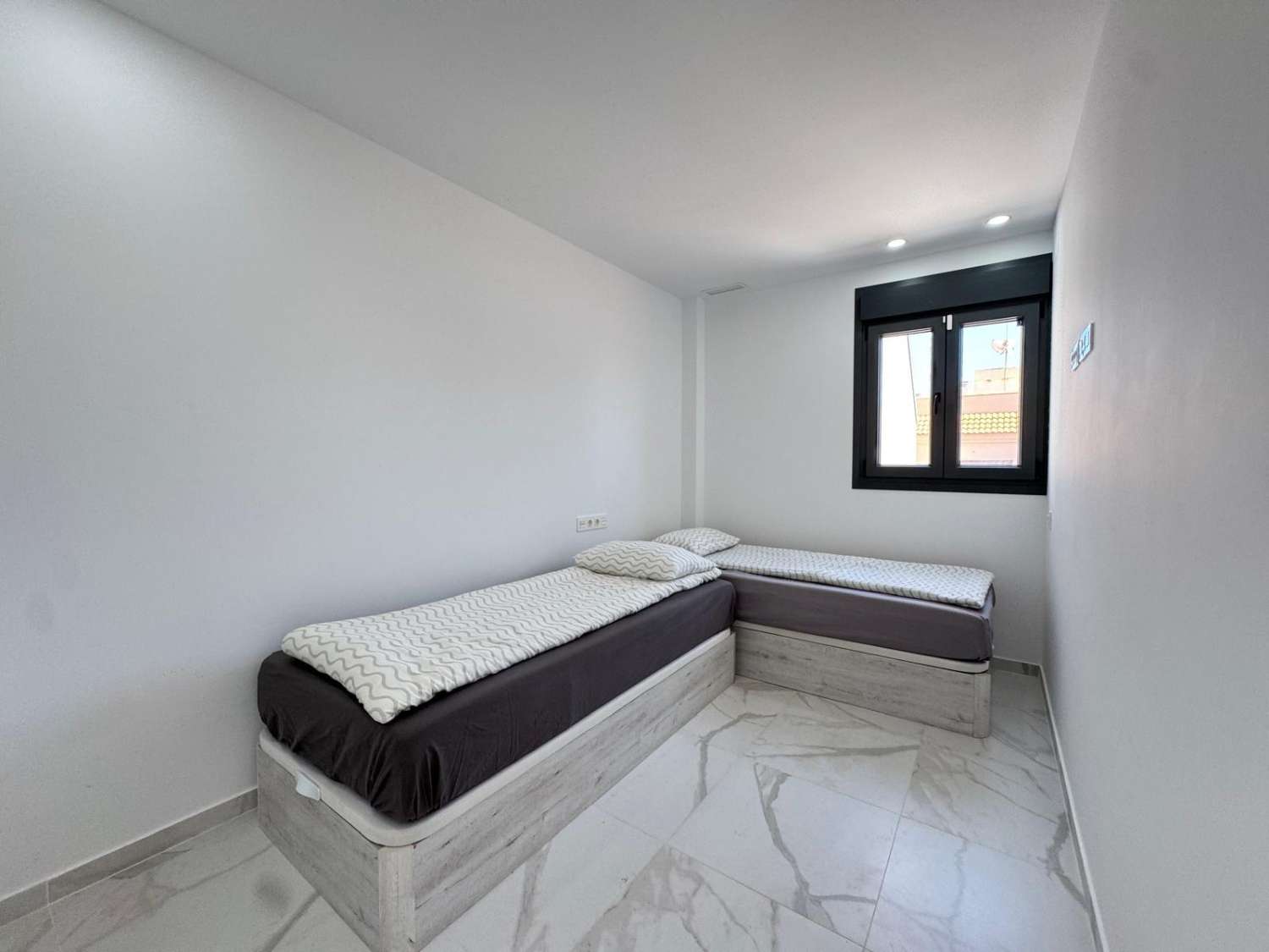 Penthouse avec solarium, 2 chambres, piscine, à 200 m de la plage à Torrevieja (Costa Blanca Nord)