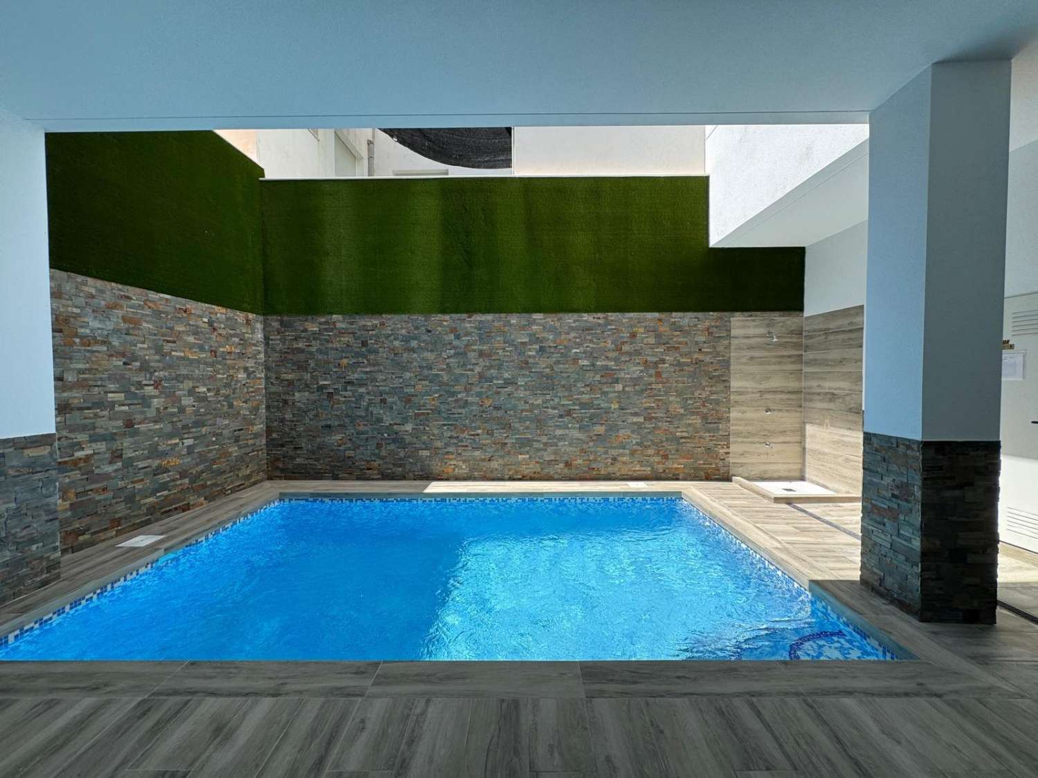 Penthouse avec solarium, 2 chambres, piscine, à 200 m de la plage à Torrevieja (Costa Blanca Nord)