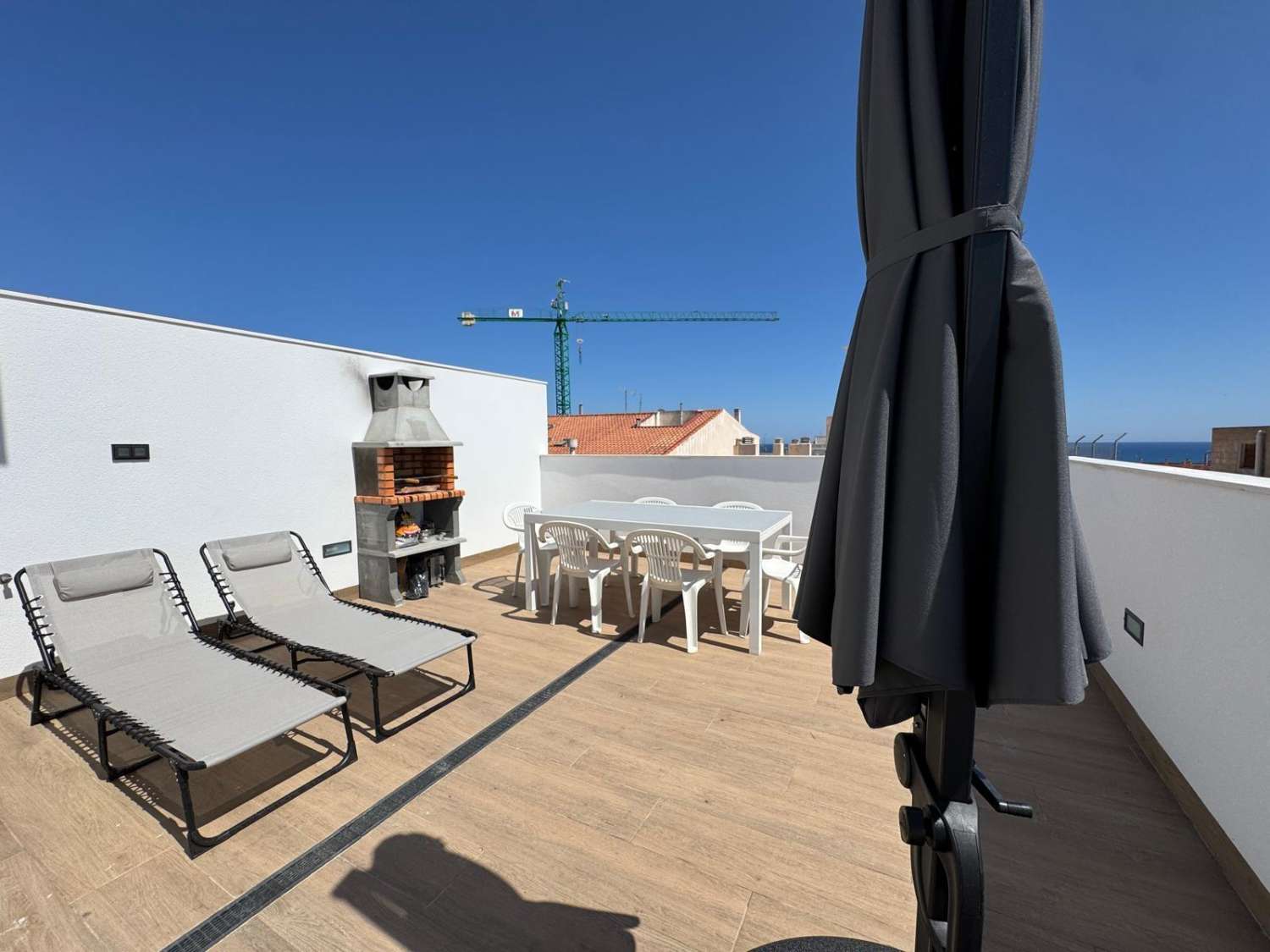 Penthouse avec solarium, 2 chambres, piscine, à 200 m de la plage à Torrevieja (Costa Blanca Nord)