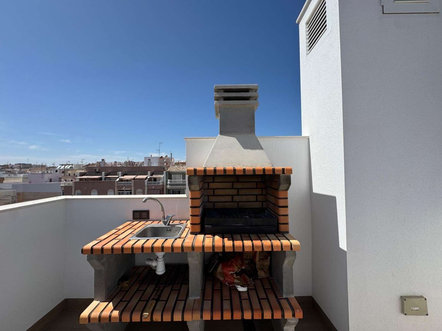 Penthouse avec solarium, 2 chambres, piscine, à 200 m de la plage à Torrevieja (Costa Blanca Nord)