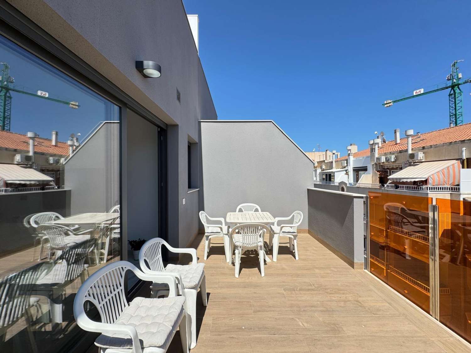Penthouse avec solarium, 2 chambres, piscine, à 200 m de la plage à Torrevieja (Costa Blanca Nord)