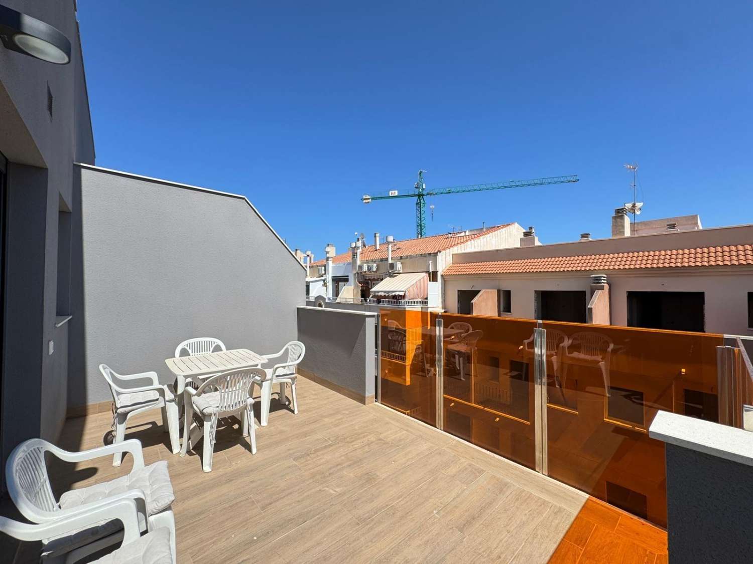Penthouse avec solarium, 2 chambres, piscine, à 200 m de la plage à Torrevieja (Costa Blanca Nord)