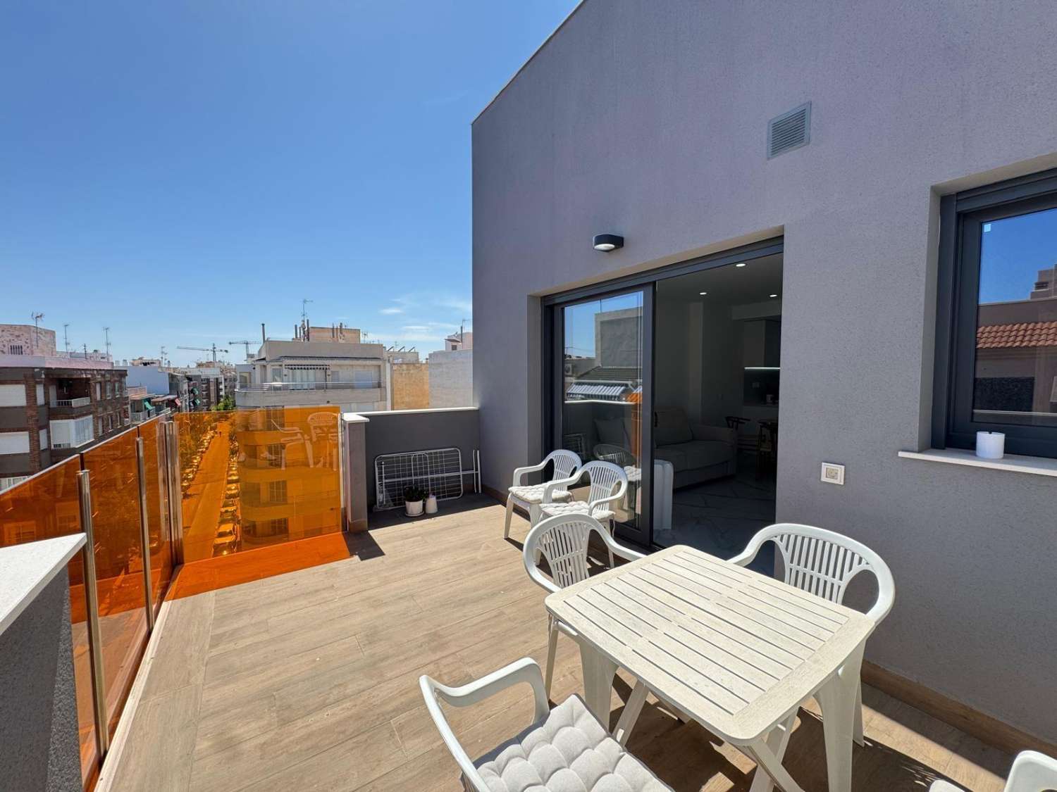 Penthouse avec solarium, 2 chambres, piscine, à 200 m de la plage à Torrevieja (Costa Blanca Nord)
