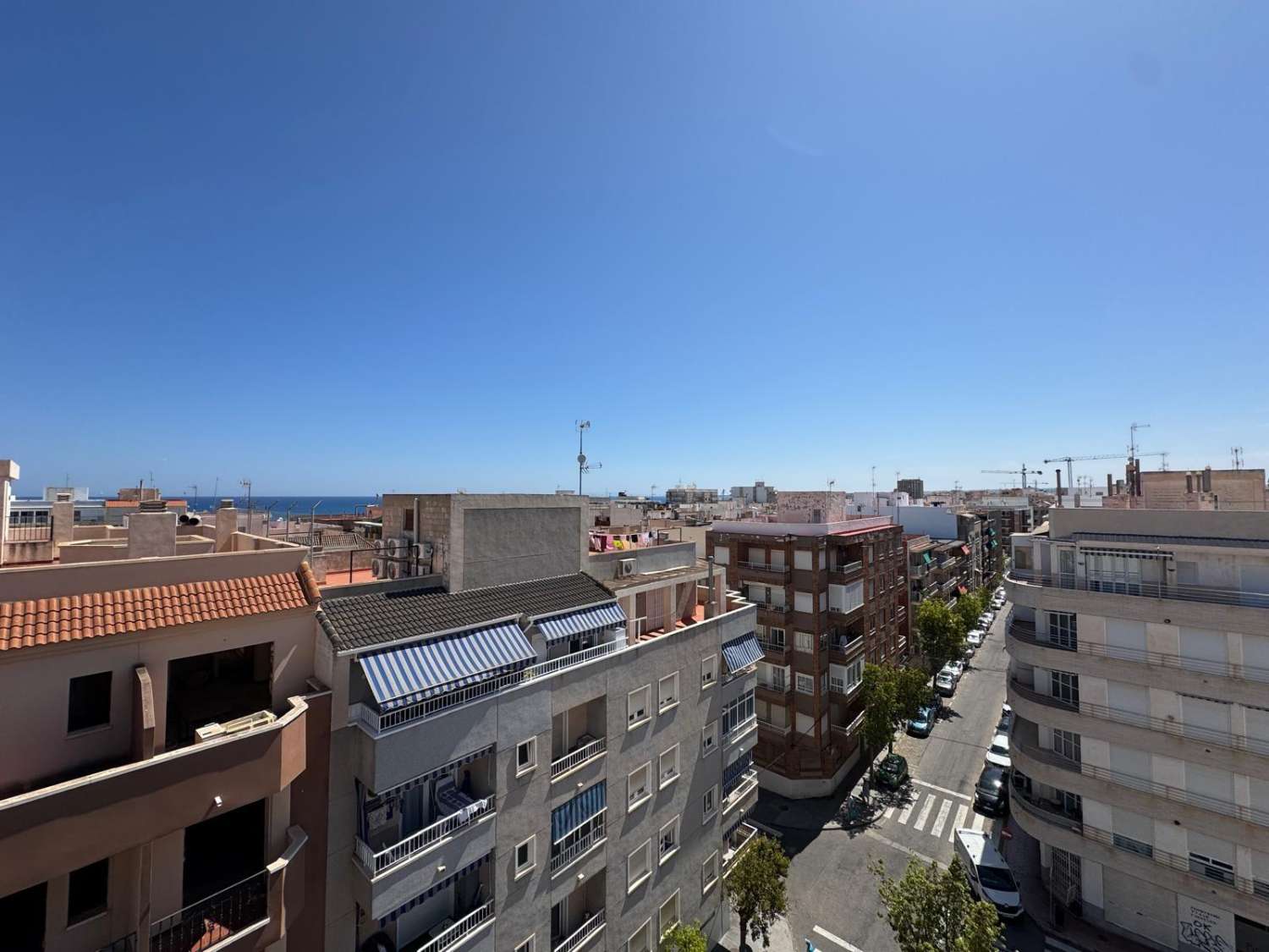 Penthouse avec solarium, 2 chambres, piscine, à 200 m de la plage à Torrevieja (Costa Blanca Nord)