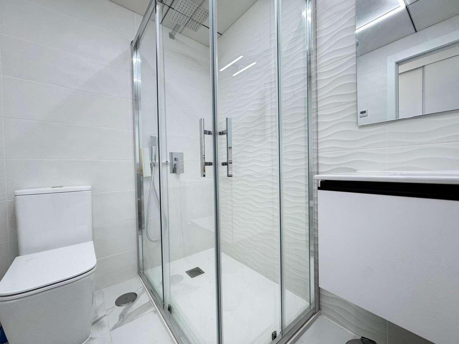 Penthouse avec solarium, 2 chambres, piscine, à 200 m de la plage à Torrevieja (Costa Blanca Nord)