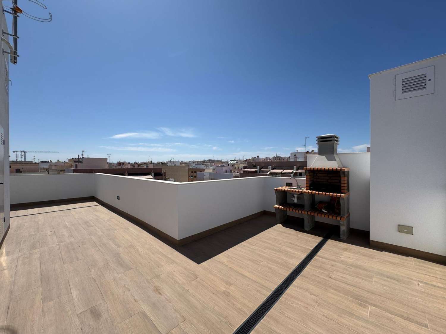 Penthouse avec solarium, 2 chambres, piscine, à 200 m de la plage à Torrevieja (Costa Blanca Nord)