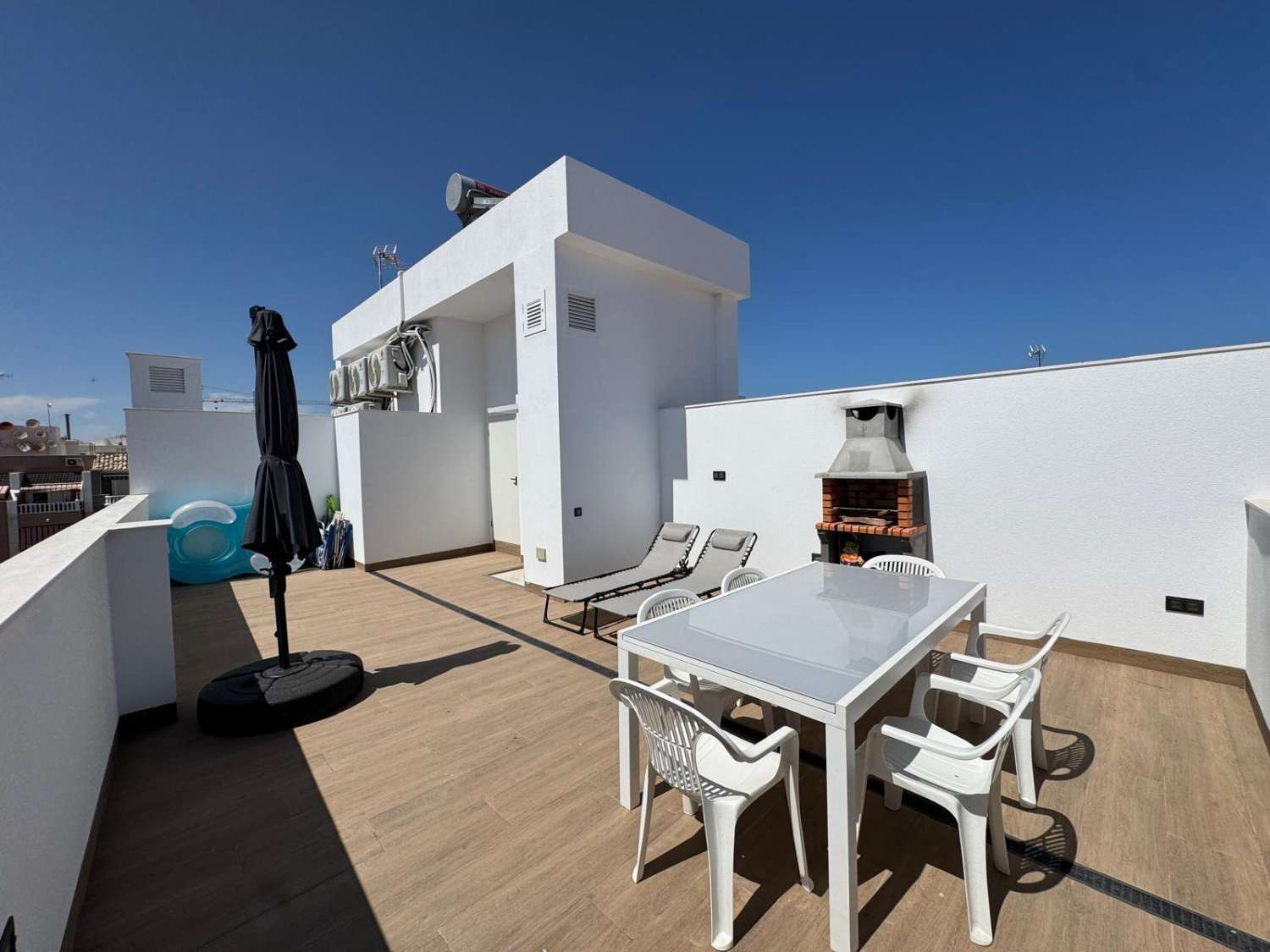 Penthouse avec solarium, 2 chambres, piscine, à 200 m de la plage à Torrevieja (Costa Blanca Nord)
