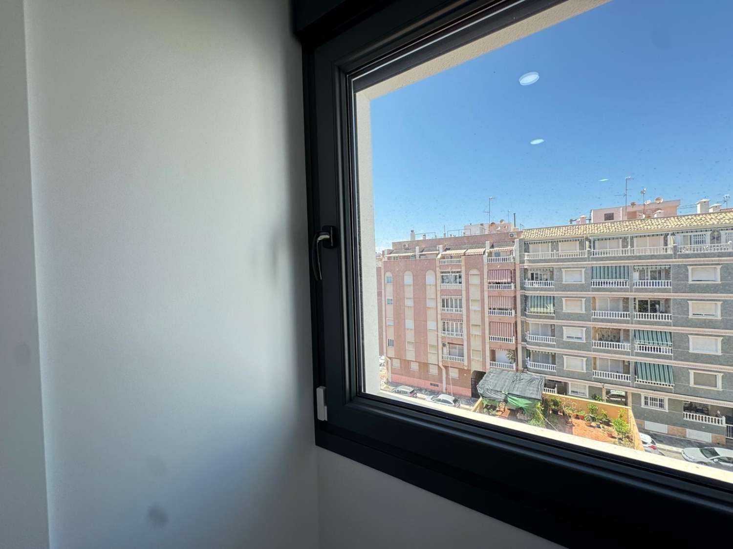 Penthouse avec solarium, 2 chambres, piscine, à 200 m de la plage à Torrevieja (Costa Blanca Nord)