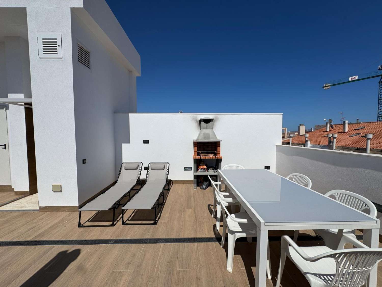 Penthouse avec solarium, 2 chambres, piscine, à 200 m de la plage à Torrevieja (Costa Blanca Nord)