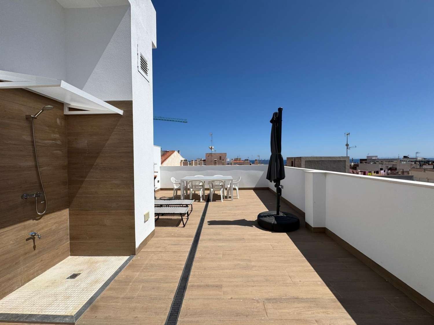 Penthouse avec solarium, 2 chambres, piscine, à 200 m de la plage à Torrevieja (Costa Blanca Nord)
