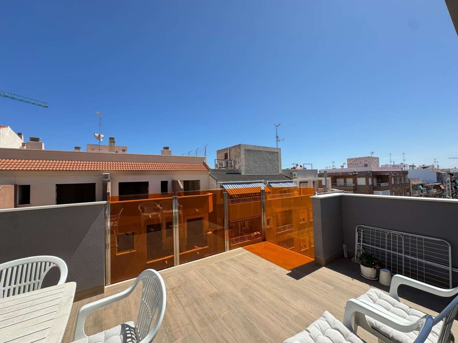Penthouse avec solarium, 2 chambres, piscine, à 200 m de la plage à Torrevieja (Costa Blanca Nord)