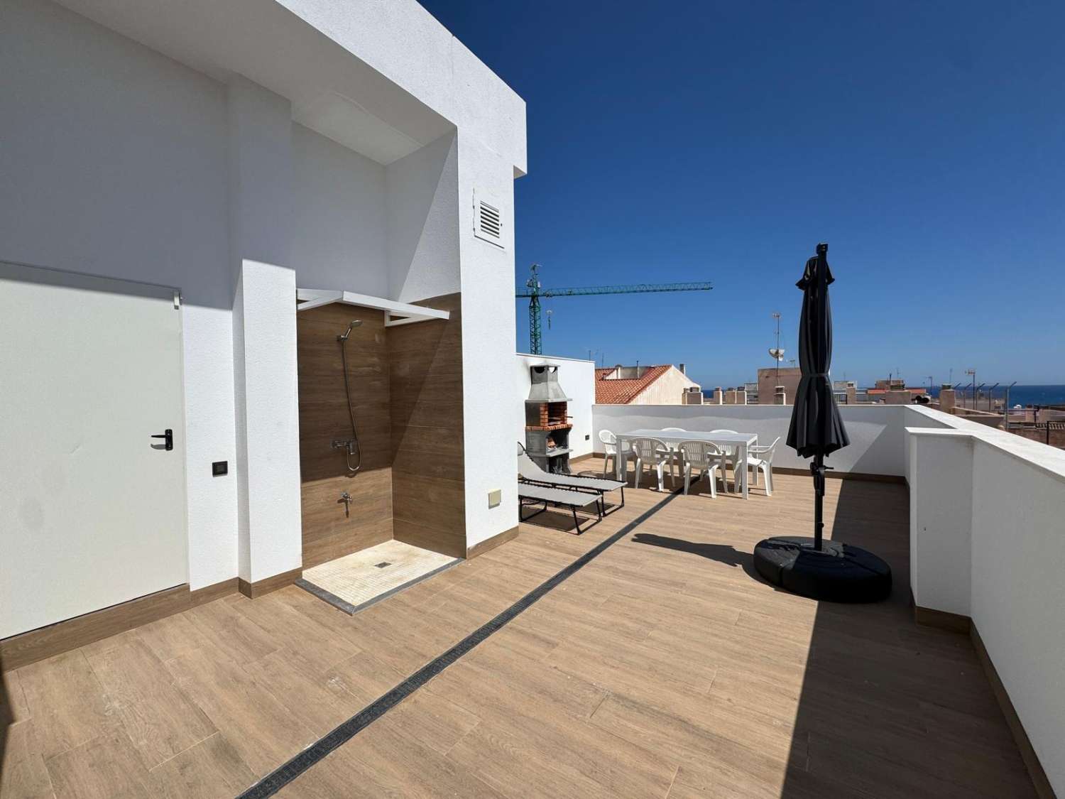 Penthouse avec solarium, 2 chambres, piscine, à 200 m de la plage à Torrevieja (Costa Blanca Nord)
