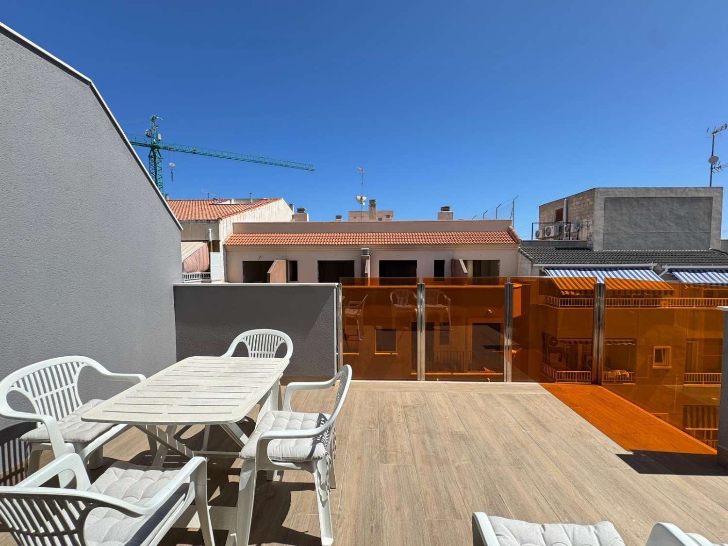 Penthouse avec solarium, 2 chambres, piscine, à 200 m de la plage à Torrevieja (Costa Blanca Nord)