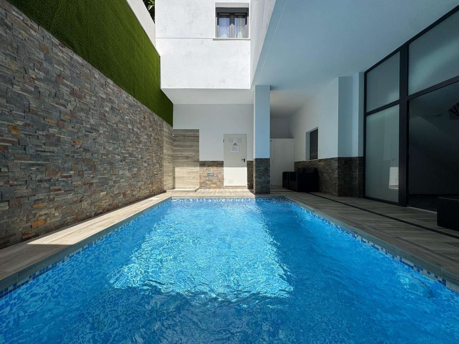 Penthouse avec solarium, 2 chambres, piscine, à 200 m de la plage à Torrevieja (Costa Blanca Nord)