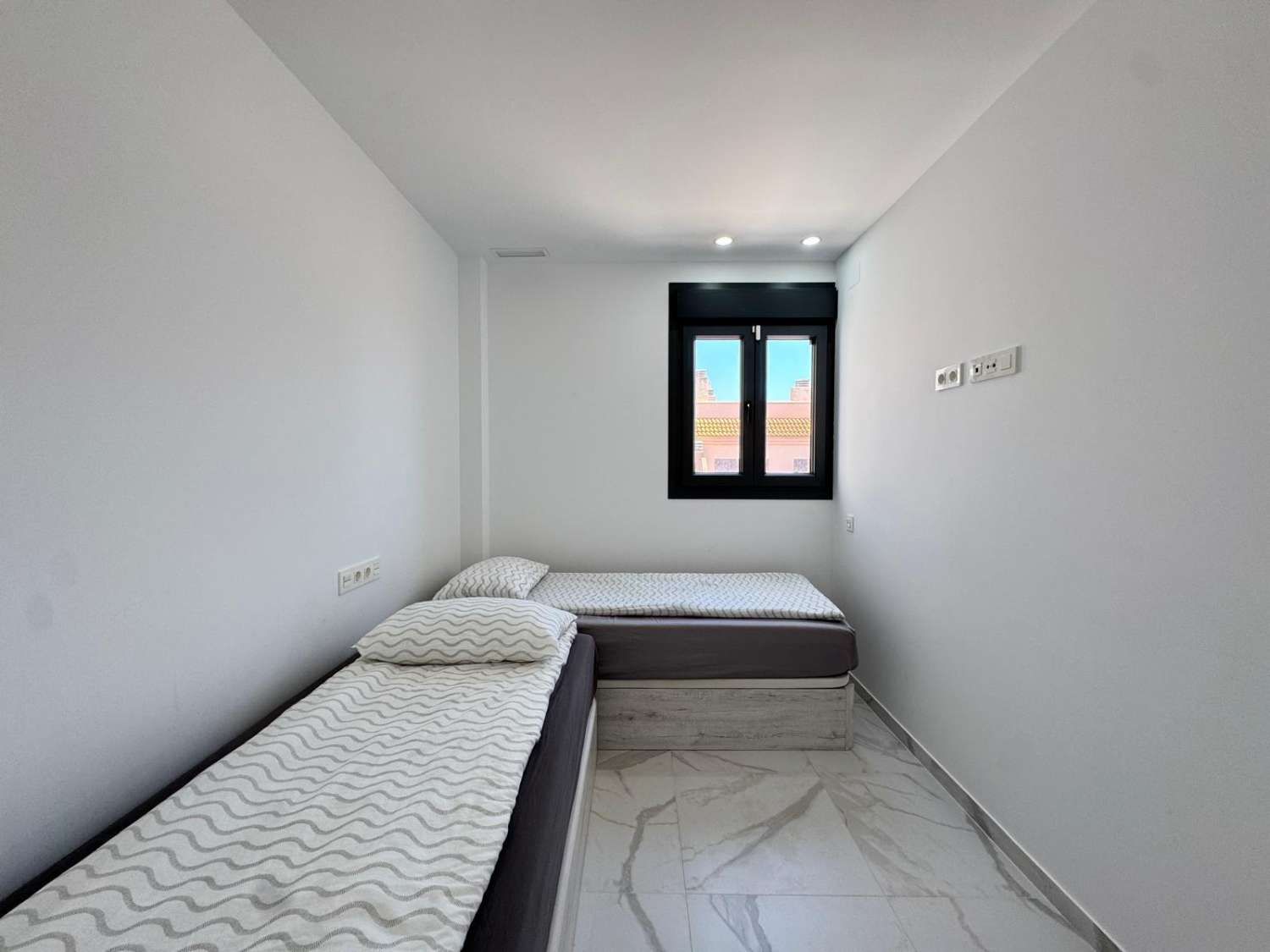 Penthouse avec solarium, 2 chambres, piscine, à 200 m de la plage à Torrevieja (Costa Blanca Nord)