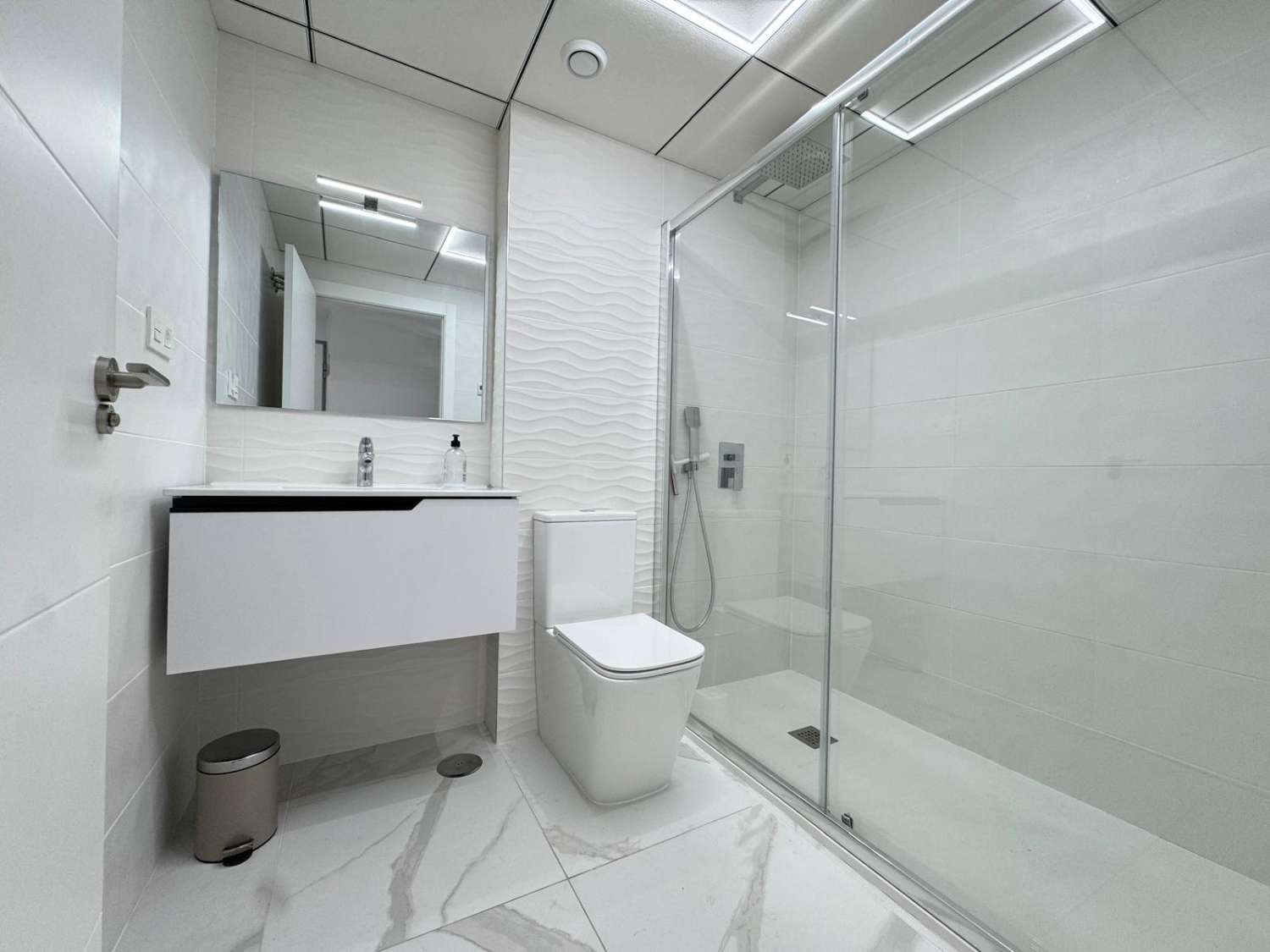 Penthouse avec solarium, 2 chambres, piscine, à 200 m de la plage à Torrevieja (Costa Blanca Nord)