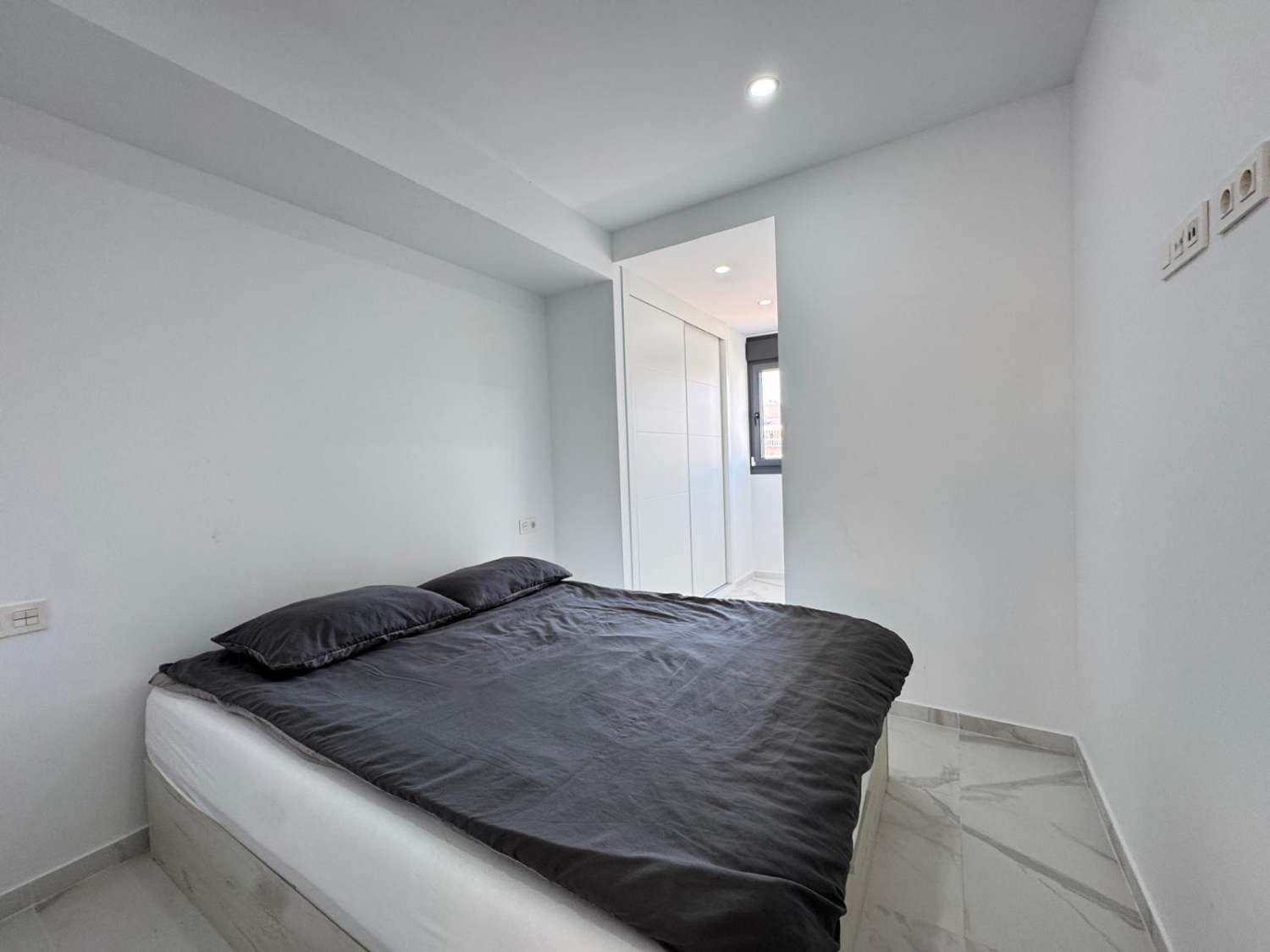 Penthouse avec solarium, 2 chambres, piscine, à 200 m de la plage à Torrevieja (Costa Blanca Nord)