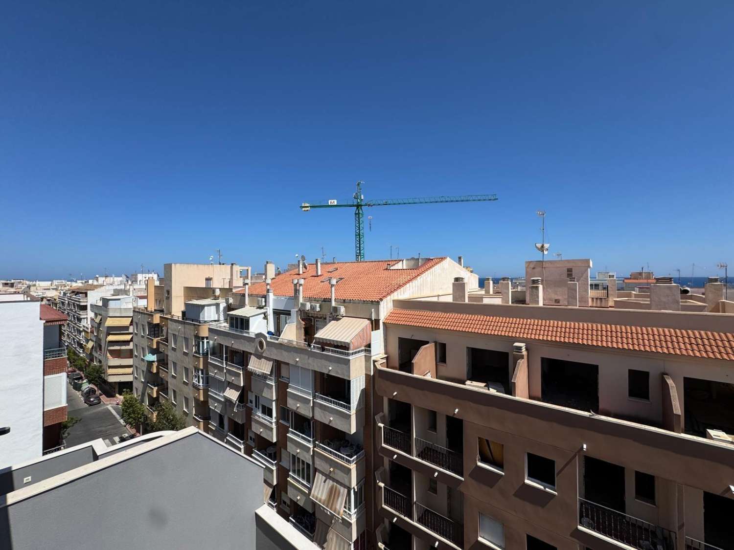 Penthouse avec solarium, 2 chambres, piscine, à 200 m de la plage à Torrevieja (Costa Blanca Nord)