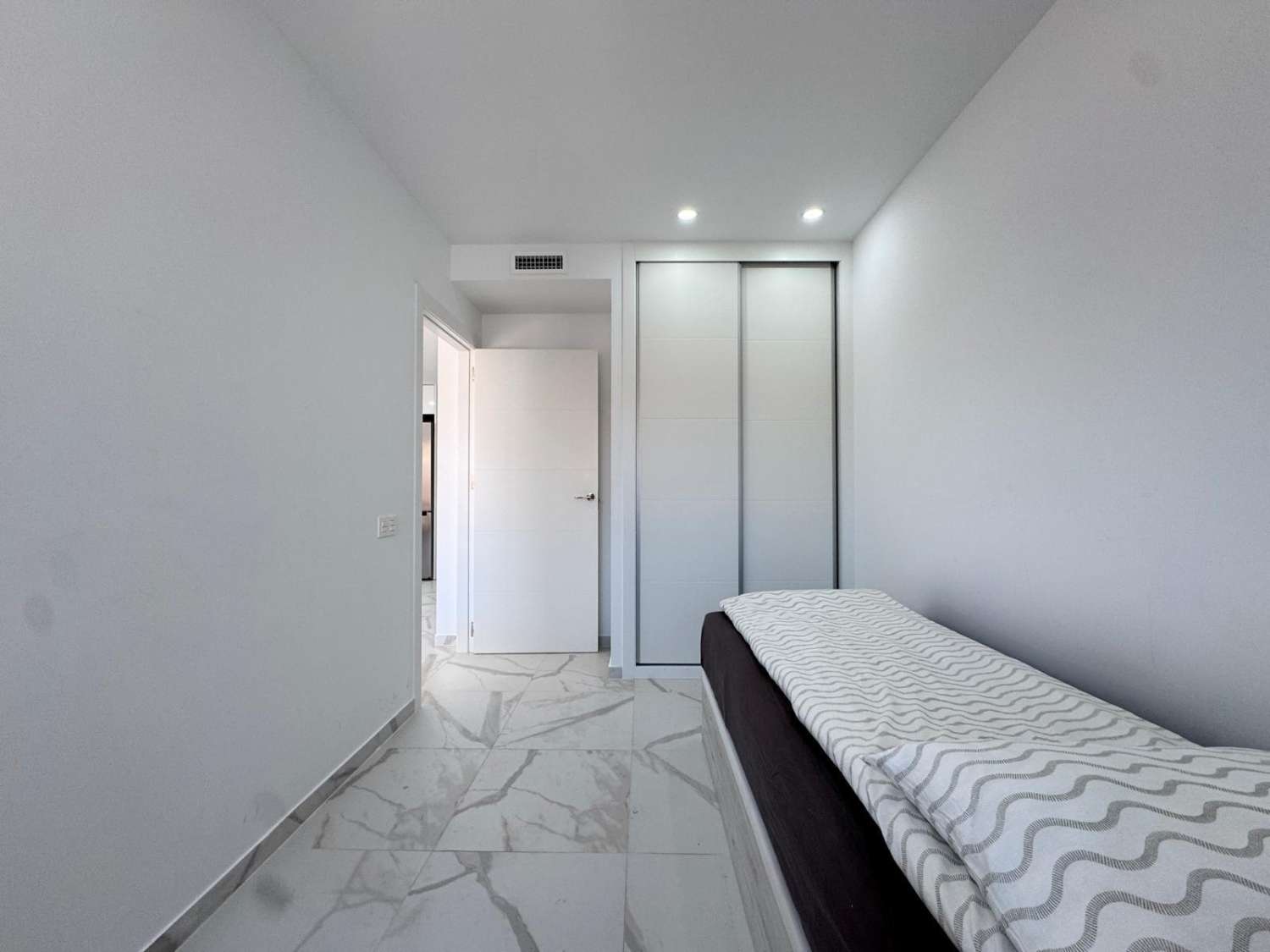 Penthouse avec solarium, 2 chambres, piscine, à 200 m de la plage à Torrevieja (Costa Blanca Nord)