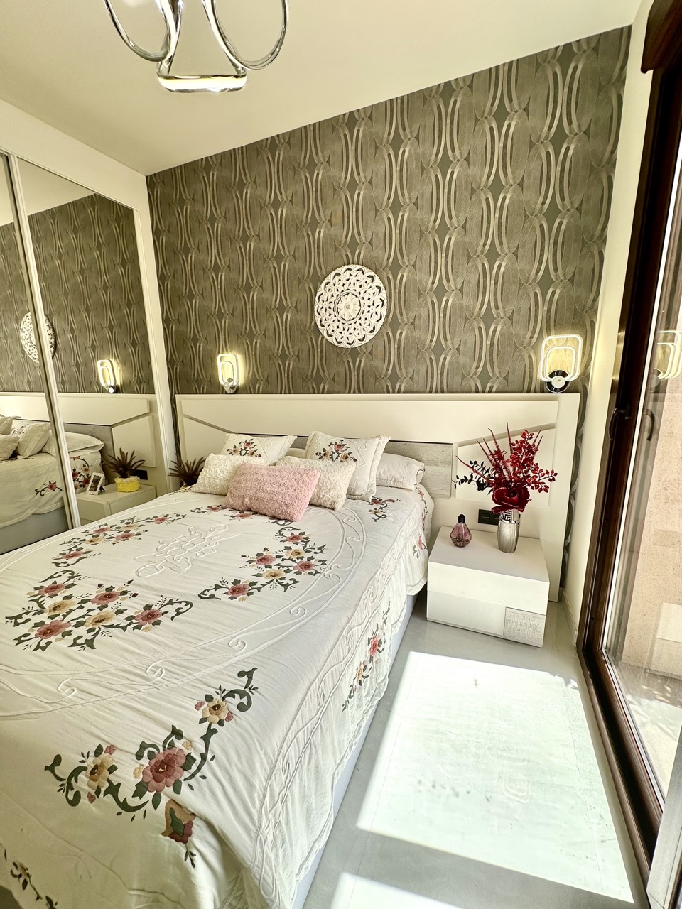 Bungalow 2 dormitorios, parking, trastero, piscina en Torrevieja (Costa Blanca Sur)