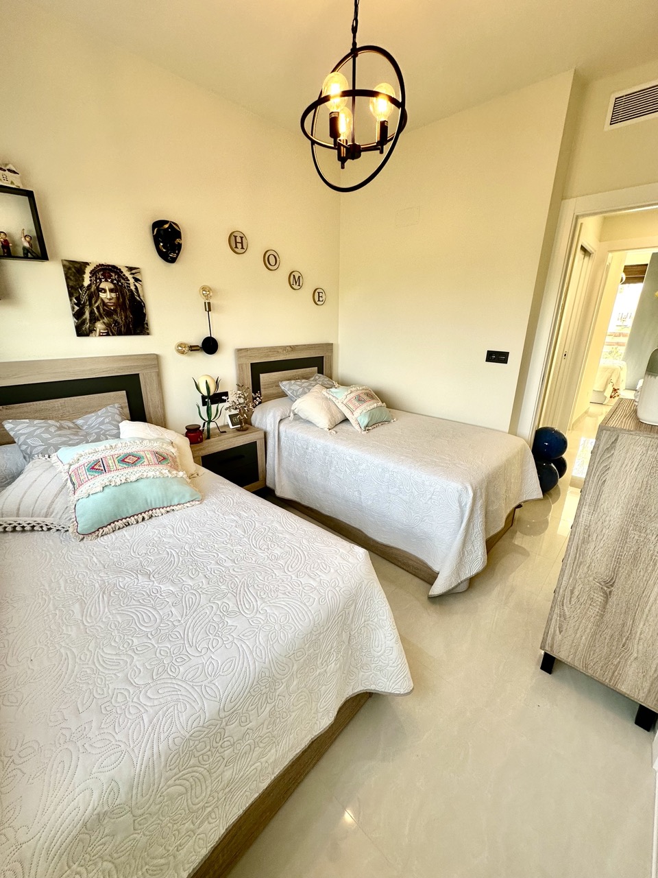 Bungalow 2 dormitorios, parking, trastero, piscina en Torrevieja (Costa Blanca Sur)
