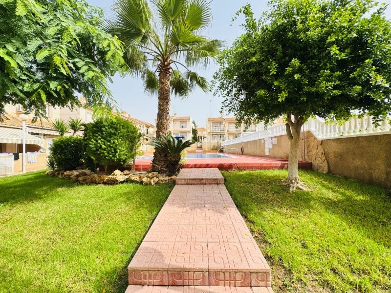 Bungalow met 3 slaapkamers en zwembad in La Mata-Torrevieja (Zuid-Costa Blanca)