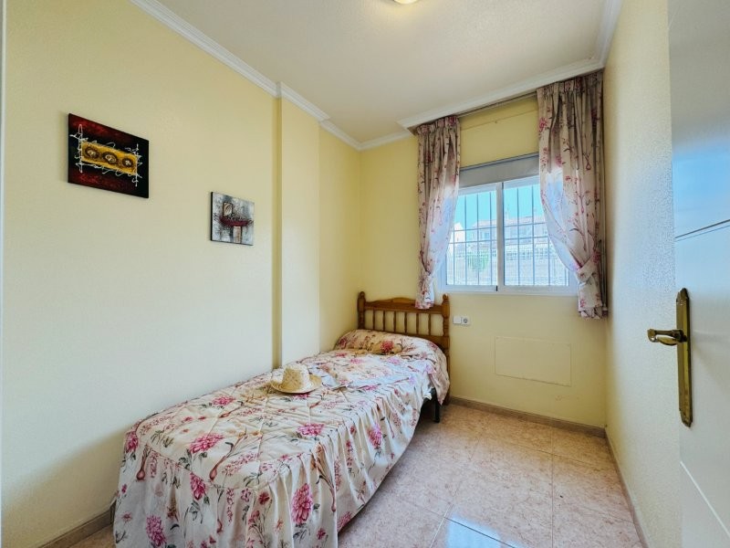 Bungalow met 3 slaapkamers en zwembad in La Mata-Torrevieja (Zuid-Costa Blanca)