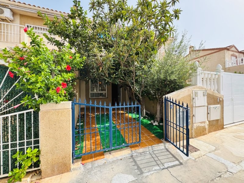 Bungalow met 3 slaapkamers en zwembad in La Mata-Torrevieja (Zuid-Costa Blanca)