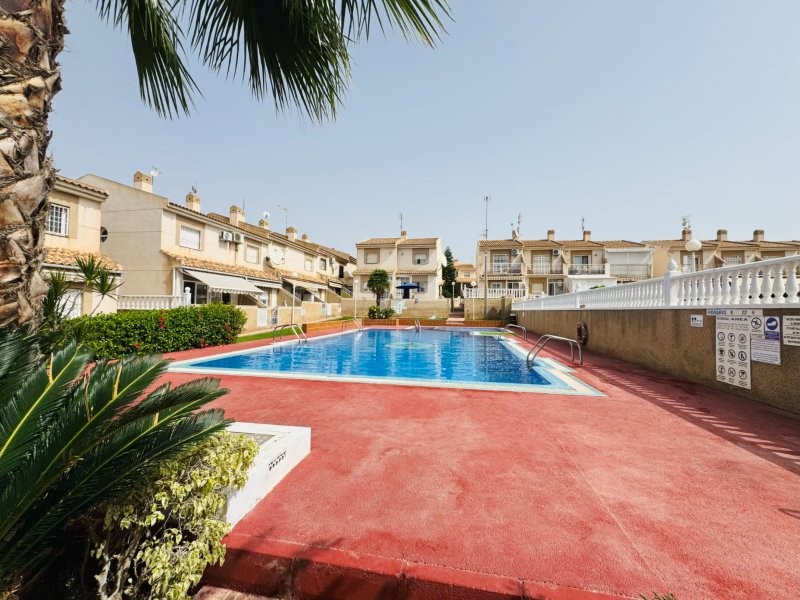 Bungalow met 3 slaapkamers en zwembad in La Mata-Torrevieja (Zuid-Costa Blanca)