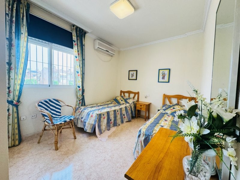 Bungalow met 3 slaapkamers en zwembad in La Mata-Torrevieja (Zuid-Costa Blanca)