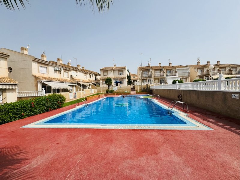 Bungalow met 3 slaapkamers en zwembad in La Mata-Torrevieja (Zuid-Costa Blanca)