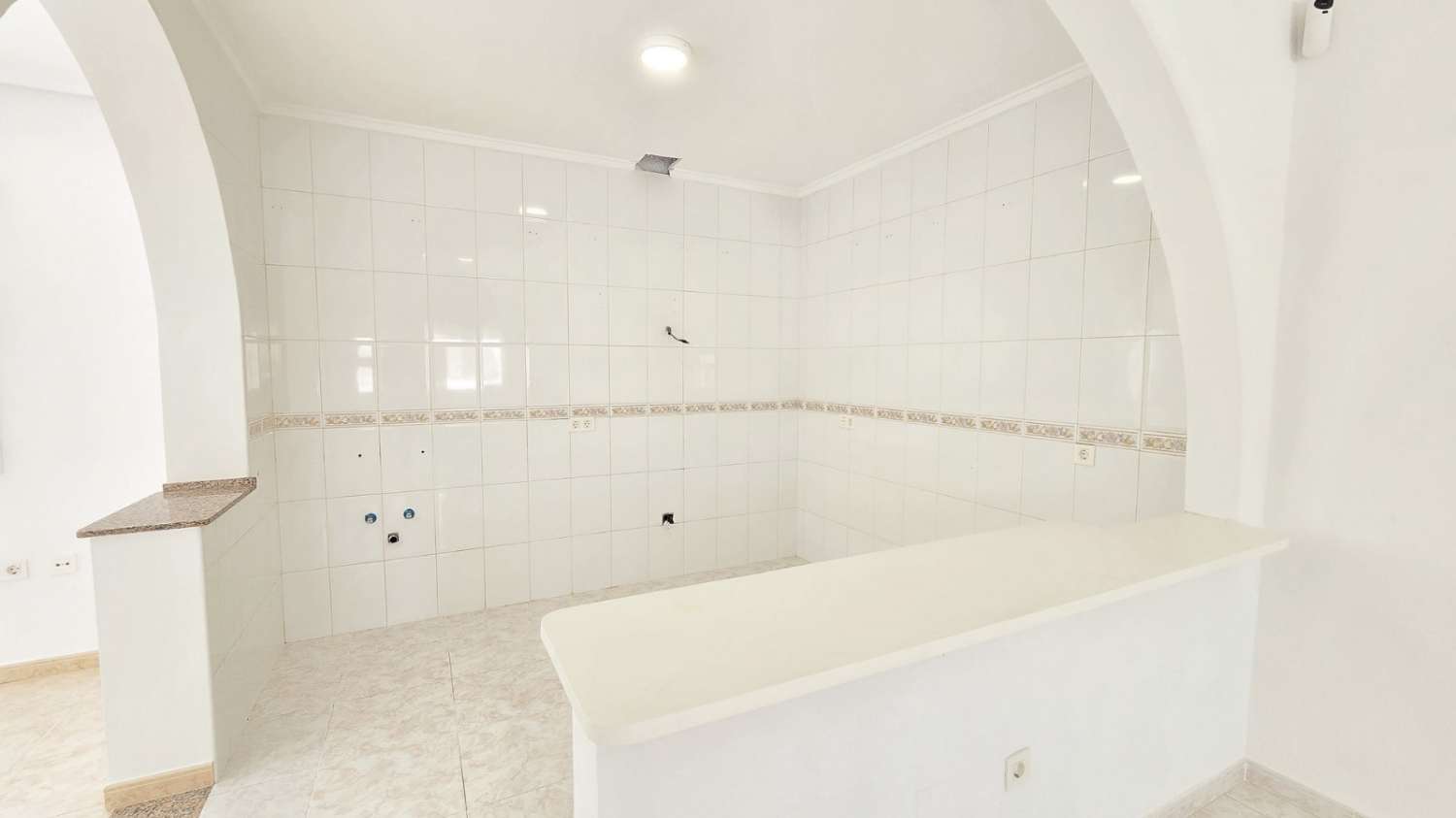 Villa independiente 4 dormitorios, piscina, barbacoa, garaje próxima a todos los servicios en Rojales (Alicante)