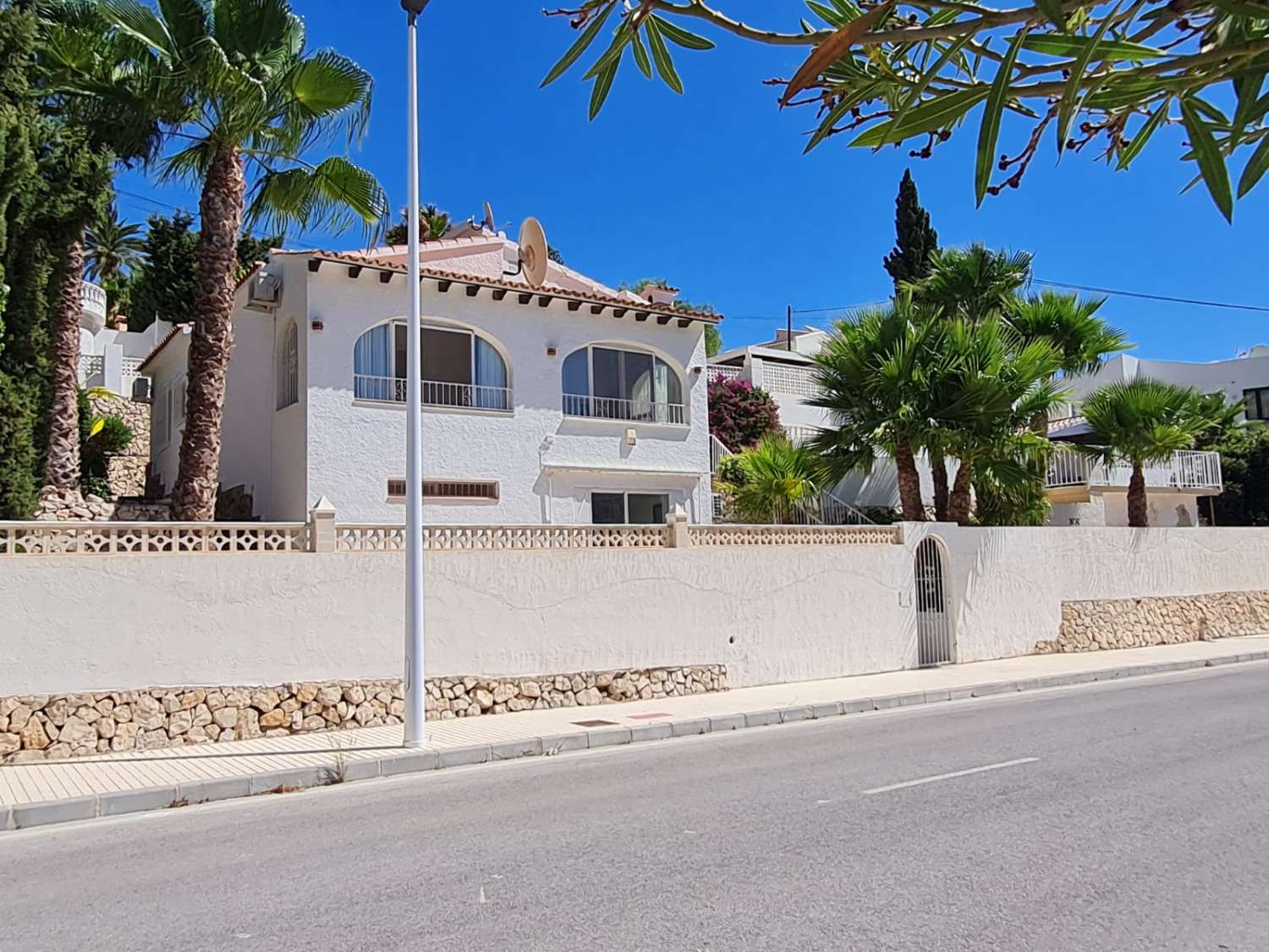 Chalet independiente con piscina y 3 dormitorios en Calpe_Alicante_Costa Blanca Norte