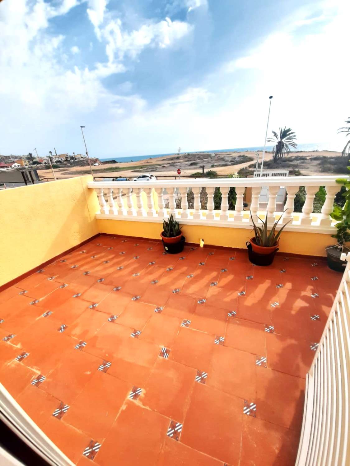 Dúplex 2 dormitorios con vistas mar y a 100 m de la playa en Torrevieja_Alicante_Costa Blanca Sur.