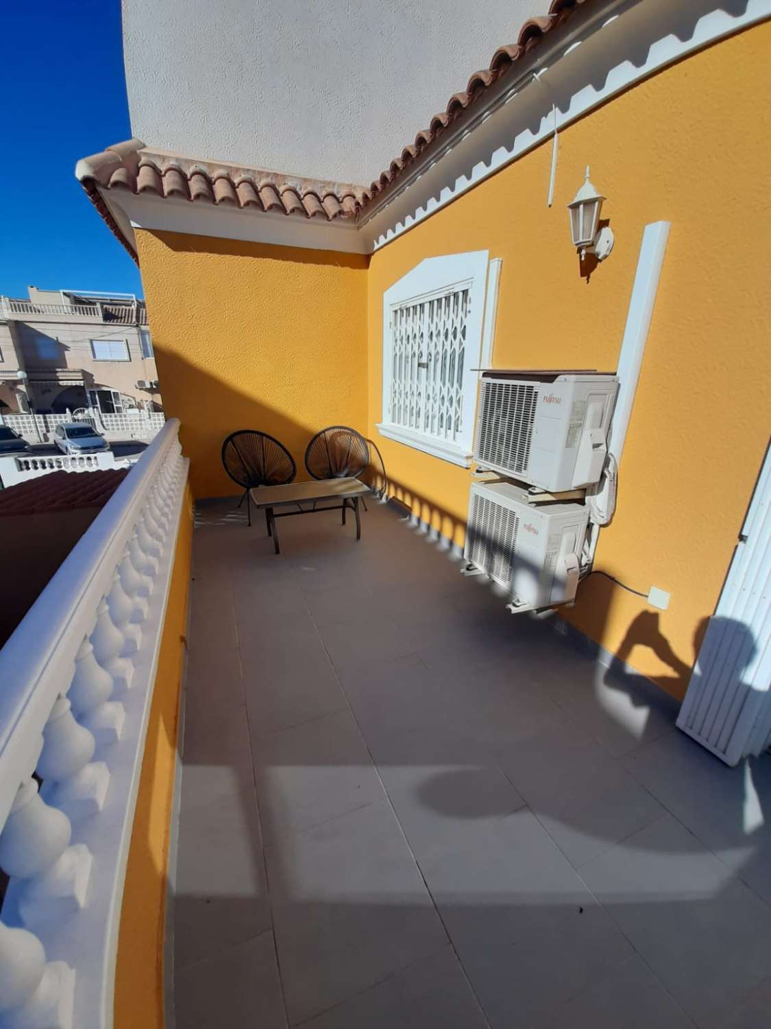 Dúplex en esquina en urbanización cerrada con piscina comunitaria y zonas verdes en Playa Flamenca_Orihuela Costa_Alicante_Costa Blanca Sur.