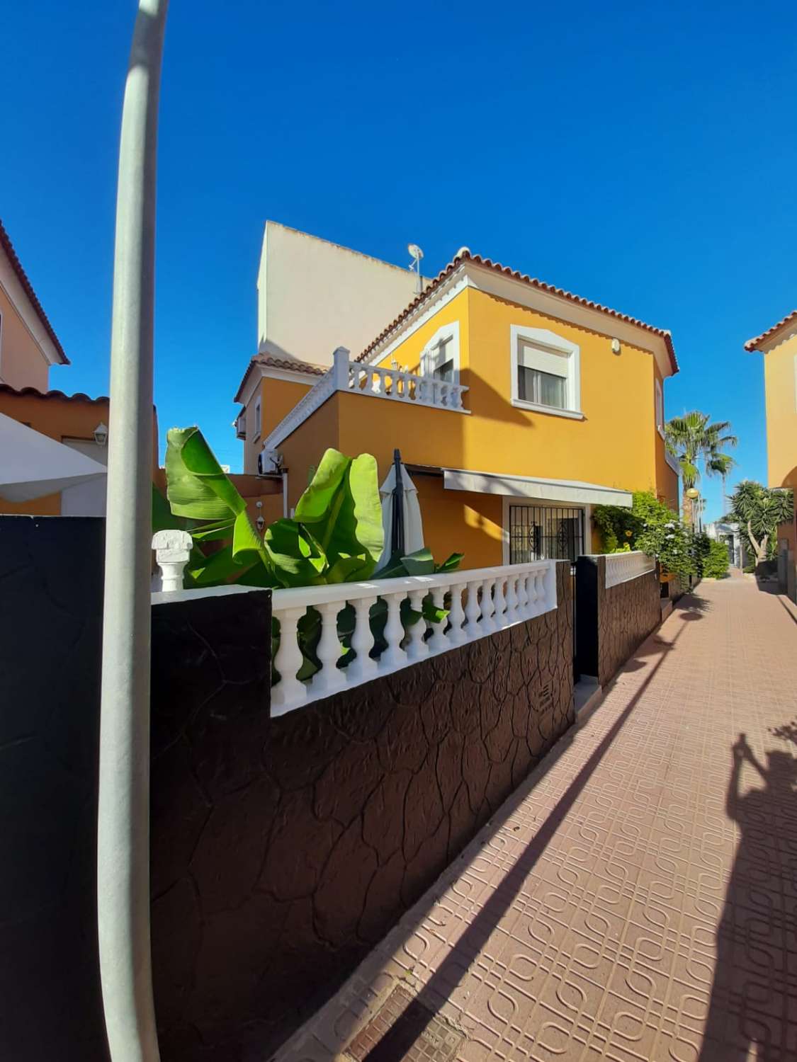 Dúplex en esquina en urbanización cerrada con piscina comunitaria y zonas verdes en Playa Flamenca_Orihuela Costa_Alicante_Costa Blanca Sur.