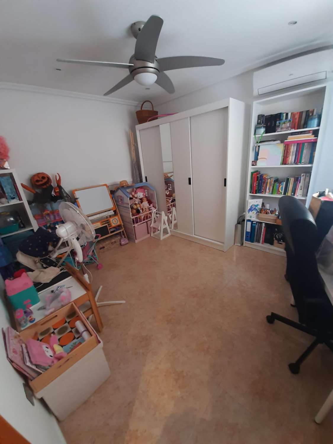 Dúplex en esquina en urbanización cerrada con piscina comunitaria y zonas verdes en Playa Flamenca_Orihuela Costa_Alicante_Costa Blanca Sur.