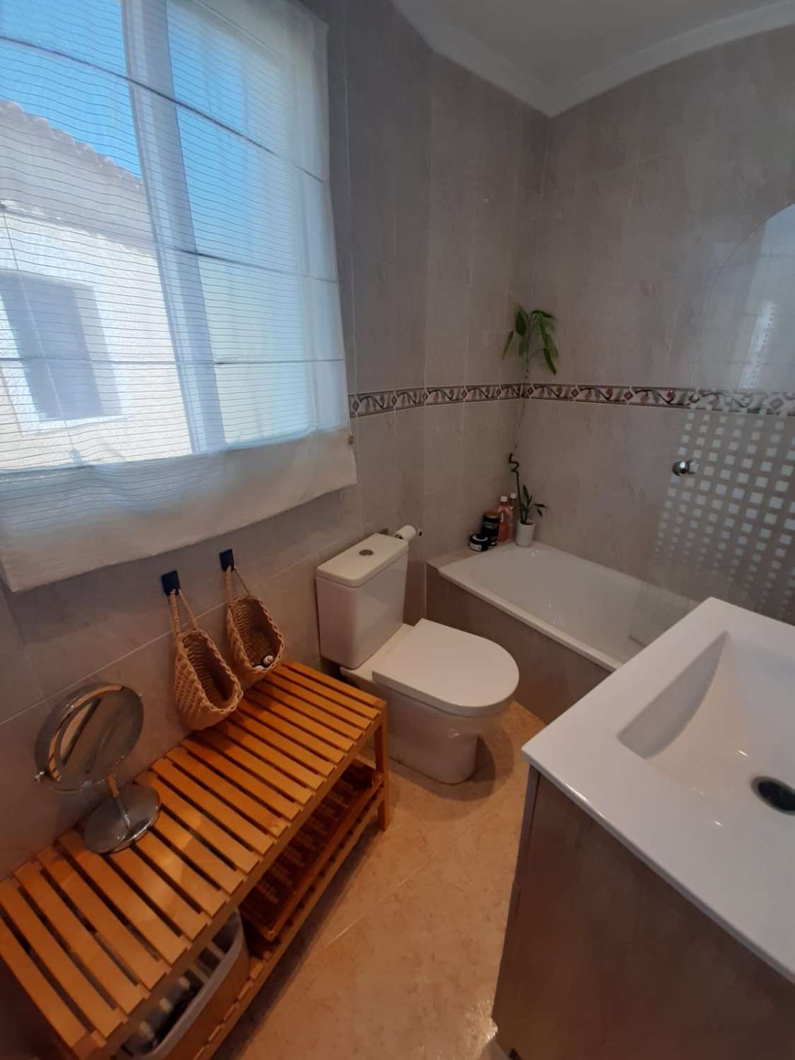 Dúplex en esquina en urbanización cerrada con piscina comunitaria y zonas verdes en Playa Flamenca_Orihuela Costa_Alicante_Costa Blanca Sur.