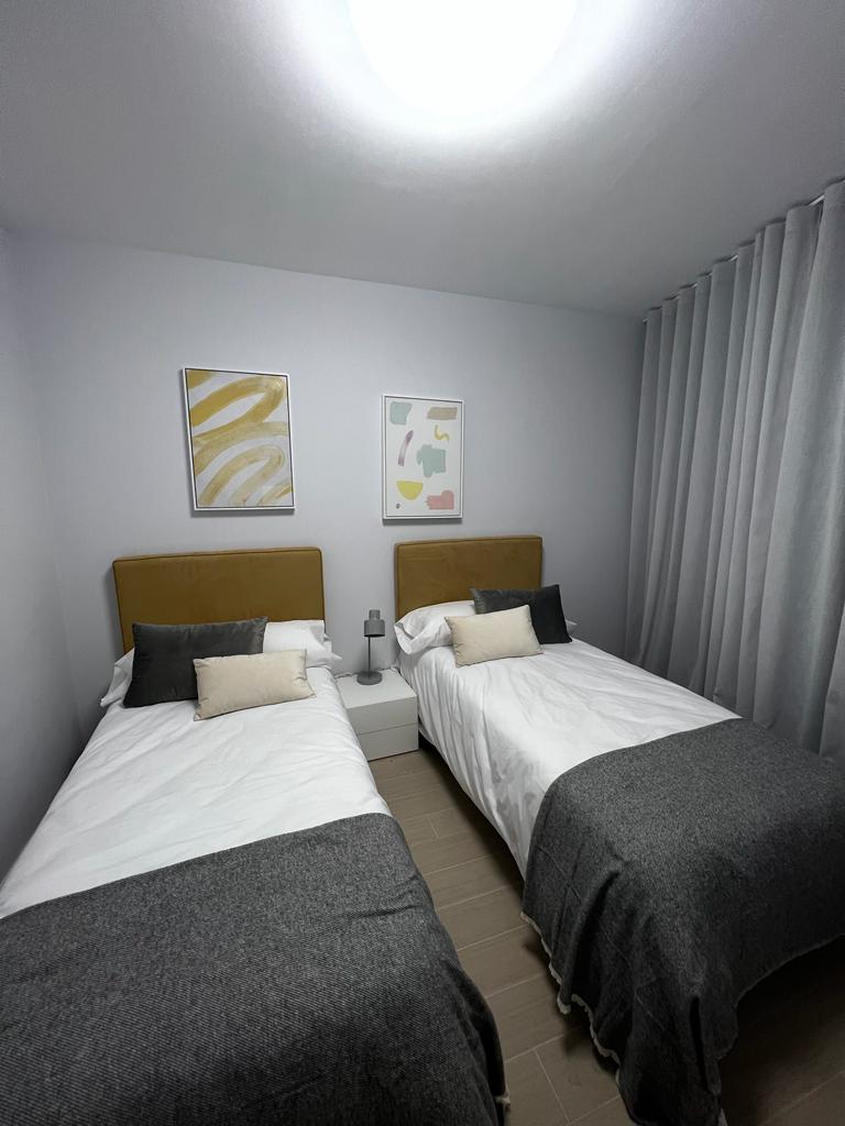 Apartamento junto al mar con vistas, plaza de garaje y 3 dormitorios en Calpe (Alicante)
