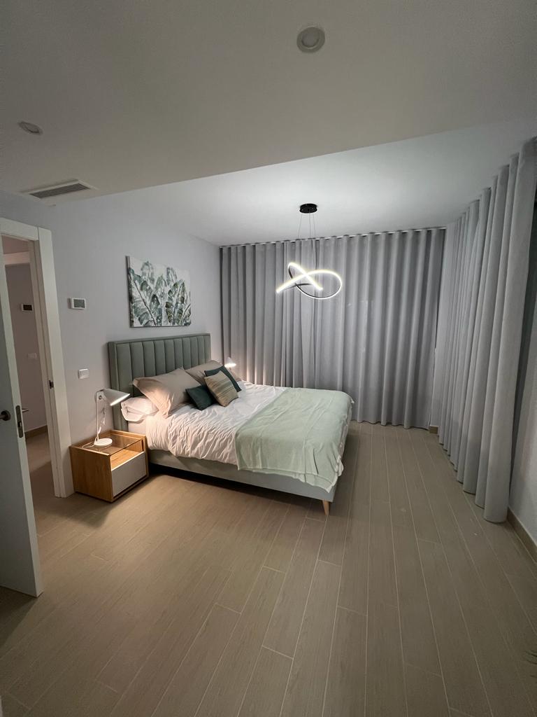 Apartamento junto al mar con vistas, plaza de garaje y 3 dormitorios en Calpe (Alicante)