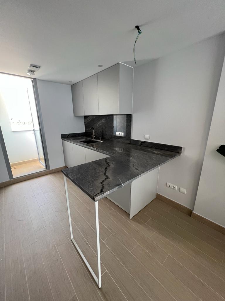 Apartamento junto al mar con vistas, plaza de garaje y 3 dormitorios en Calpe (Alicante)