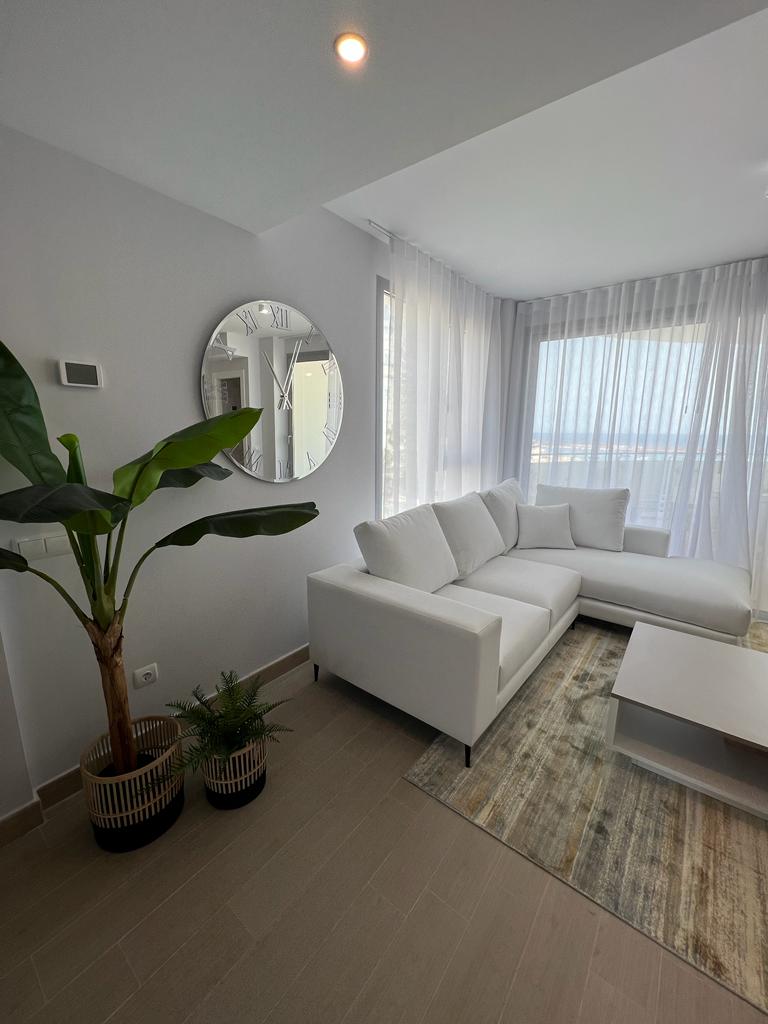 Apartamento junto al mar con vistas, plaza de garaje y 3 dormitorios en Calpe (Alicante)