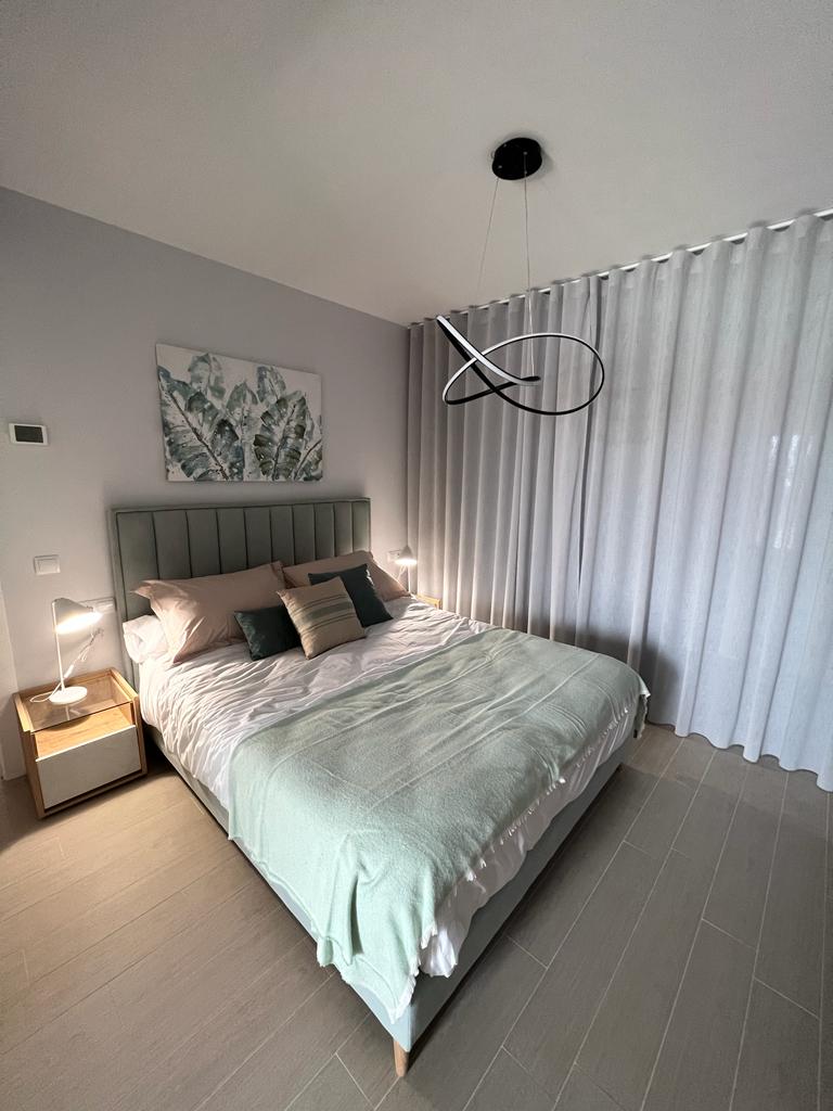 Apartamento junto al mar con vistas, plaza de garaje y 3 dormitorios en Calpe (Alicante)