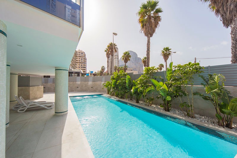 Apartamento junto al mar con vistas, plaza de garaje y 3 dormitorios en Calpe (Alicante)