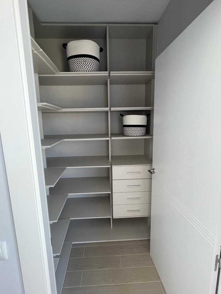 Apartamento junto al mar con vistas, plaza de garaje y 3 dormitorios en Calpe (Alicante)