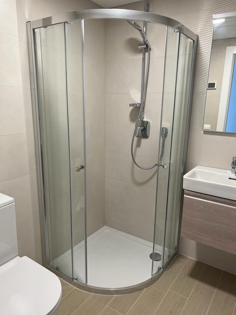 Apartamento junto al mar con vistas, plaza de garaje y 3 dormitorios en Calpe (Alicante)