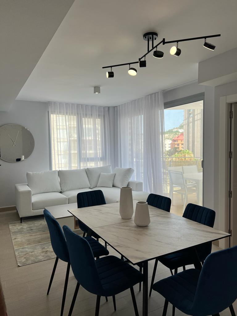 Apartamento junto al mar con vistas, plaza de garaje y 3 dormitorios en Calpe (Alicante)