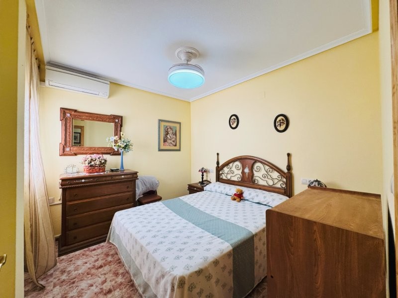 Apartamento ático de 2 dormitorios a 200 m de la playa en La Mata_Torrevieja (Alicante)