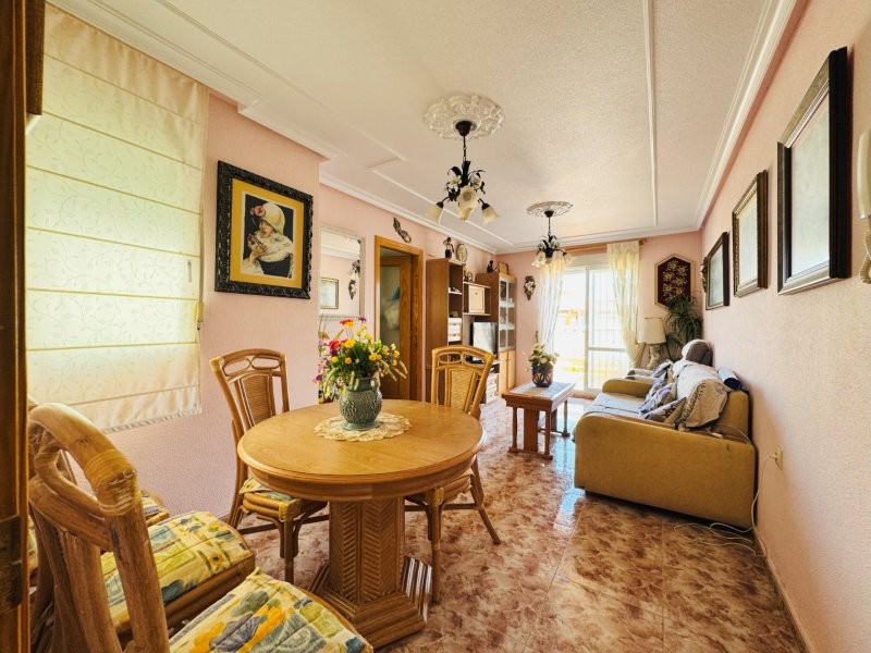 Apartamento ático de 2 dormitorios a 200 m de la playa en La Mata_Torrevieja (Alicante)