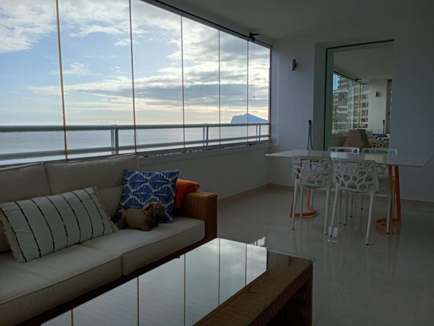 Apartamento primera línea con 2 dormitorios y 2 baños en Calpe (Alicante)